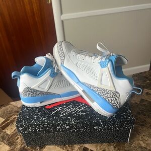 Jordan Men’s Spizike Low Sneakers in White and University Blue, pre-owned